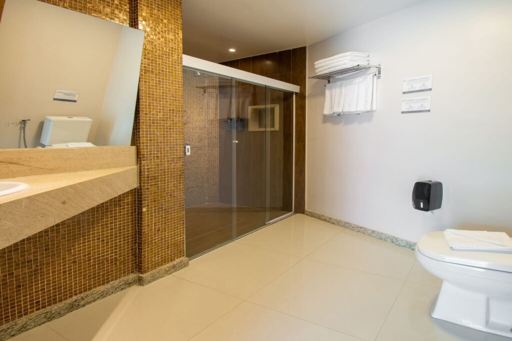 classic 2 quartos banheiro 2 — Hotel Experience João Fernandes