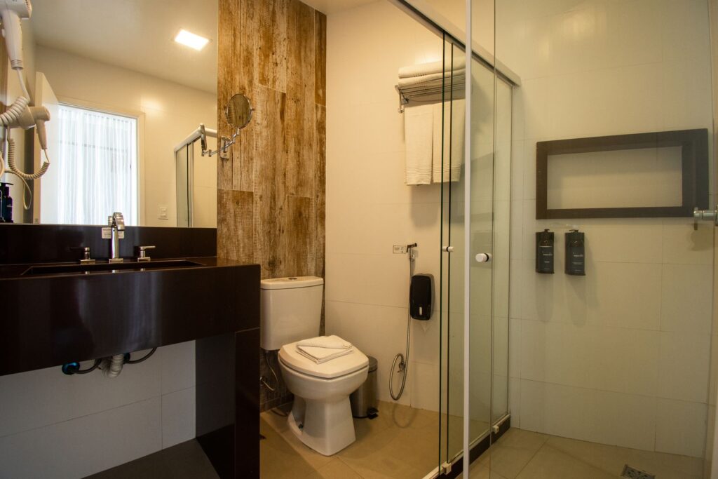 standard 2 quartos banheiro — Hotel Experience João Fernandes